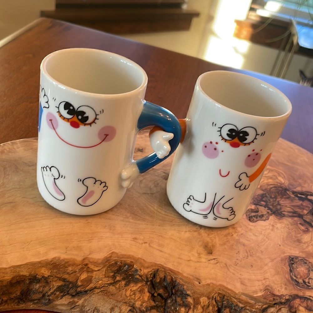 Vintage Whimsical Papel People Linking Arms Mug Set 1976